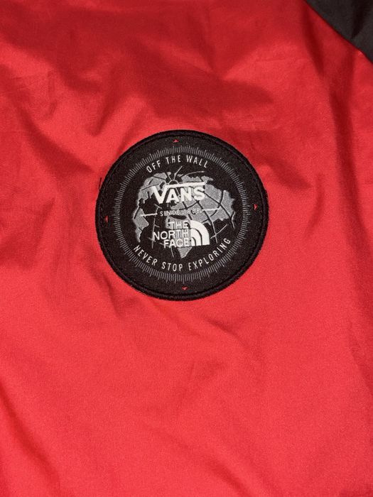 Продава се яке Vans / The North Face