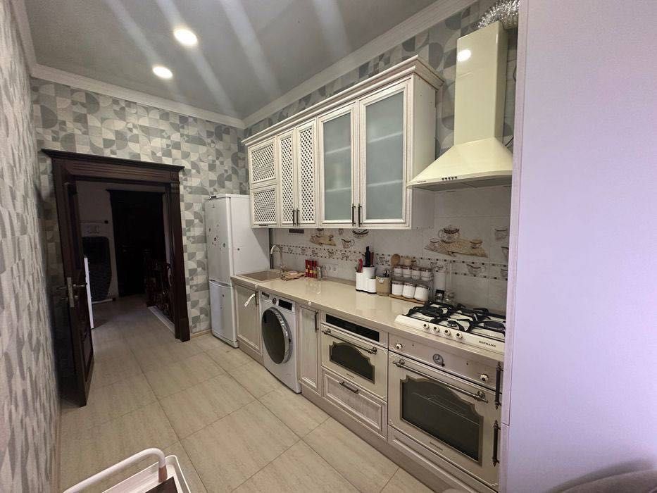 5-комн/1/4 квартира на Паркентском 102квадратных