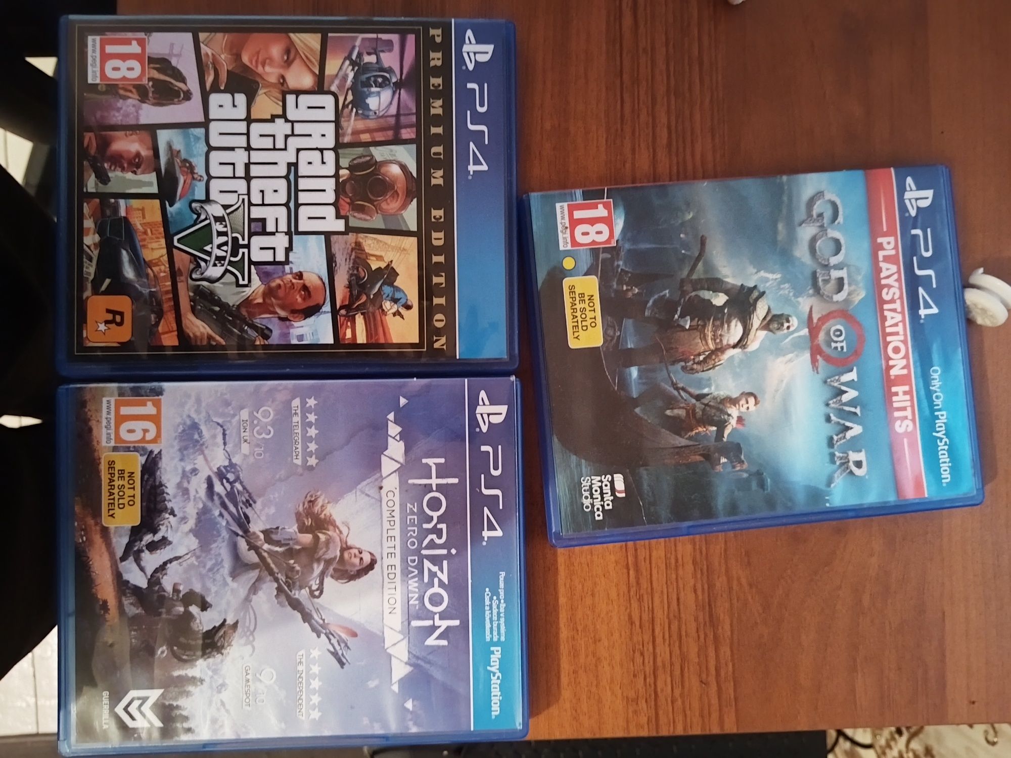 Ps4 с controller и 3 игри