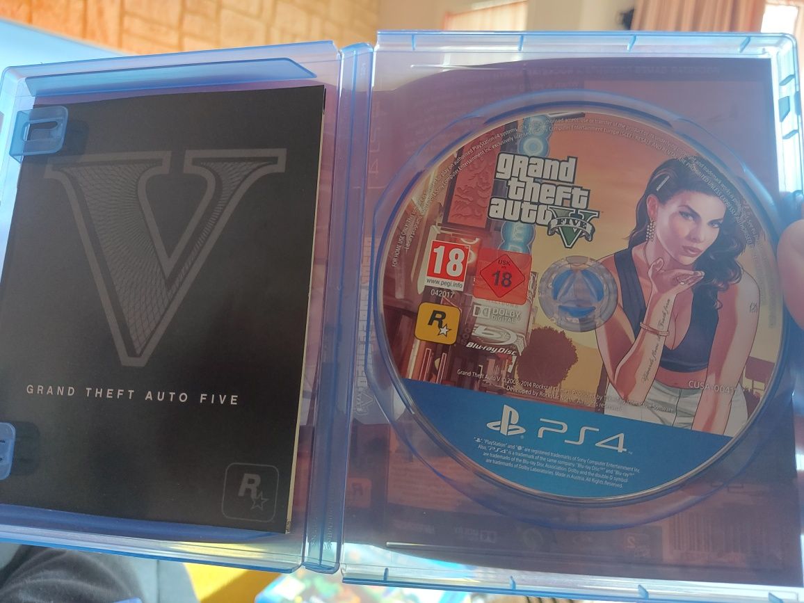 Продава игра за PS 4