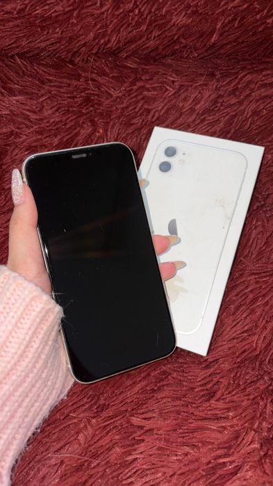 Продам iPhone 11 белый 100К