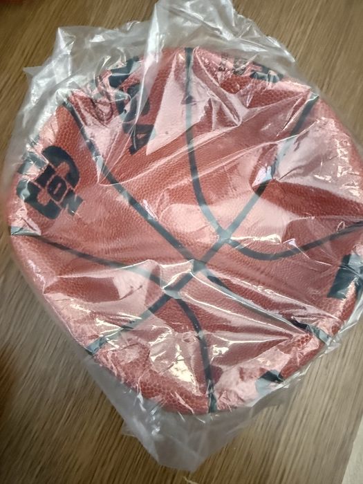 Продавам баскетболни топки Mikasa 1000 чисто нови