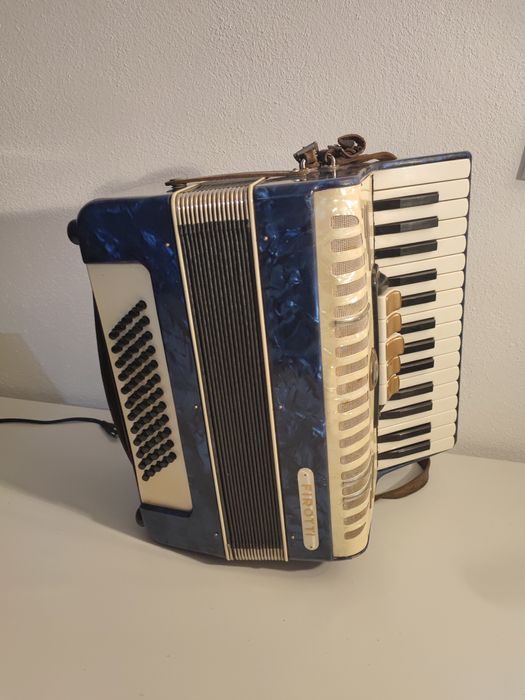 Acordeon nemtesc Firotti 60 basi