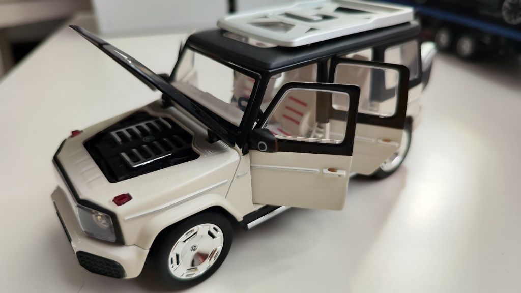 Macheta Mercedes-Benz EQG, metalica, noua, scara 1:24