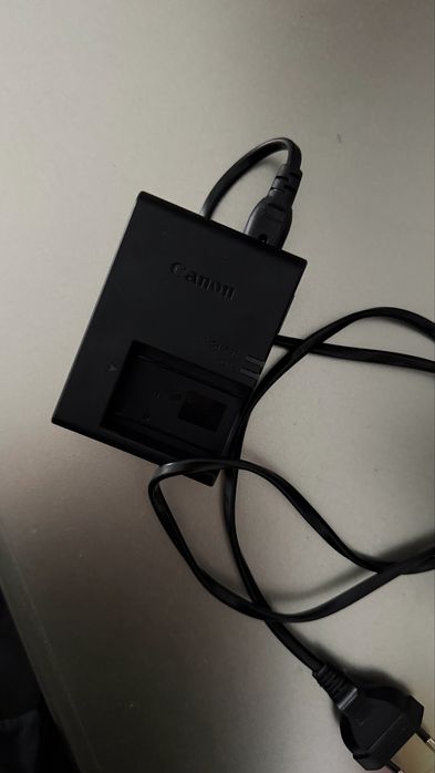 Canon EOS R50 Kit complet - stare excelenta + garantie 2 ani