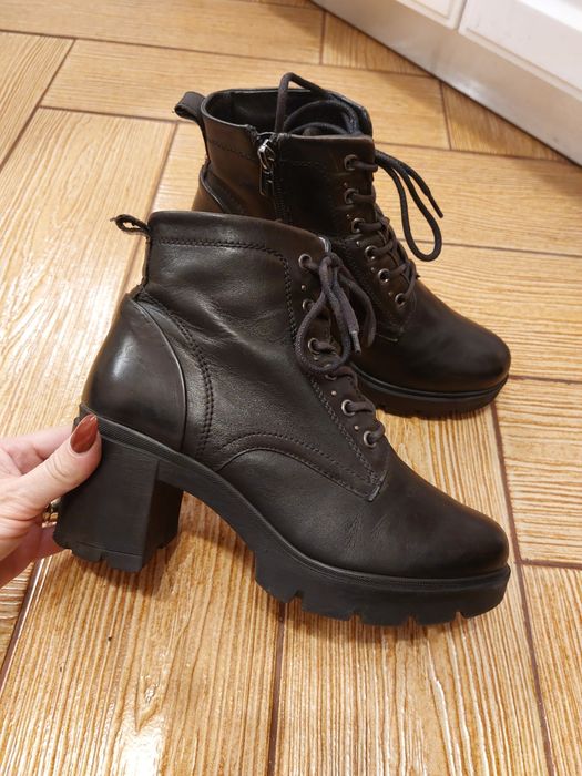 Ghete Quechua mărime 37. Piele naturala.