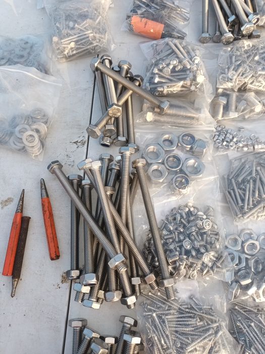 Diverse șuruburi inox alamă zincate auto papuci cupru