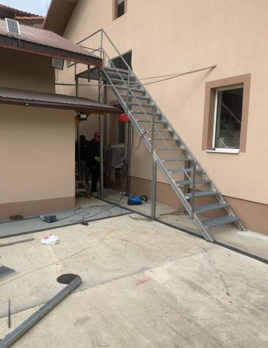 Vindem si facem pe comanda scari metalice