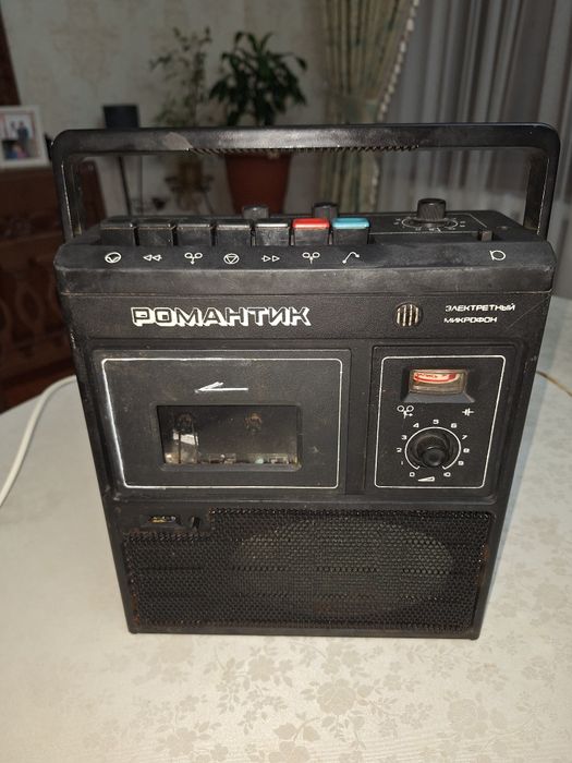 Продам магнитофон Романтик 306-1
