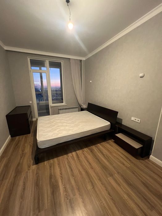 Продам кровать тумбами и матрасом