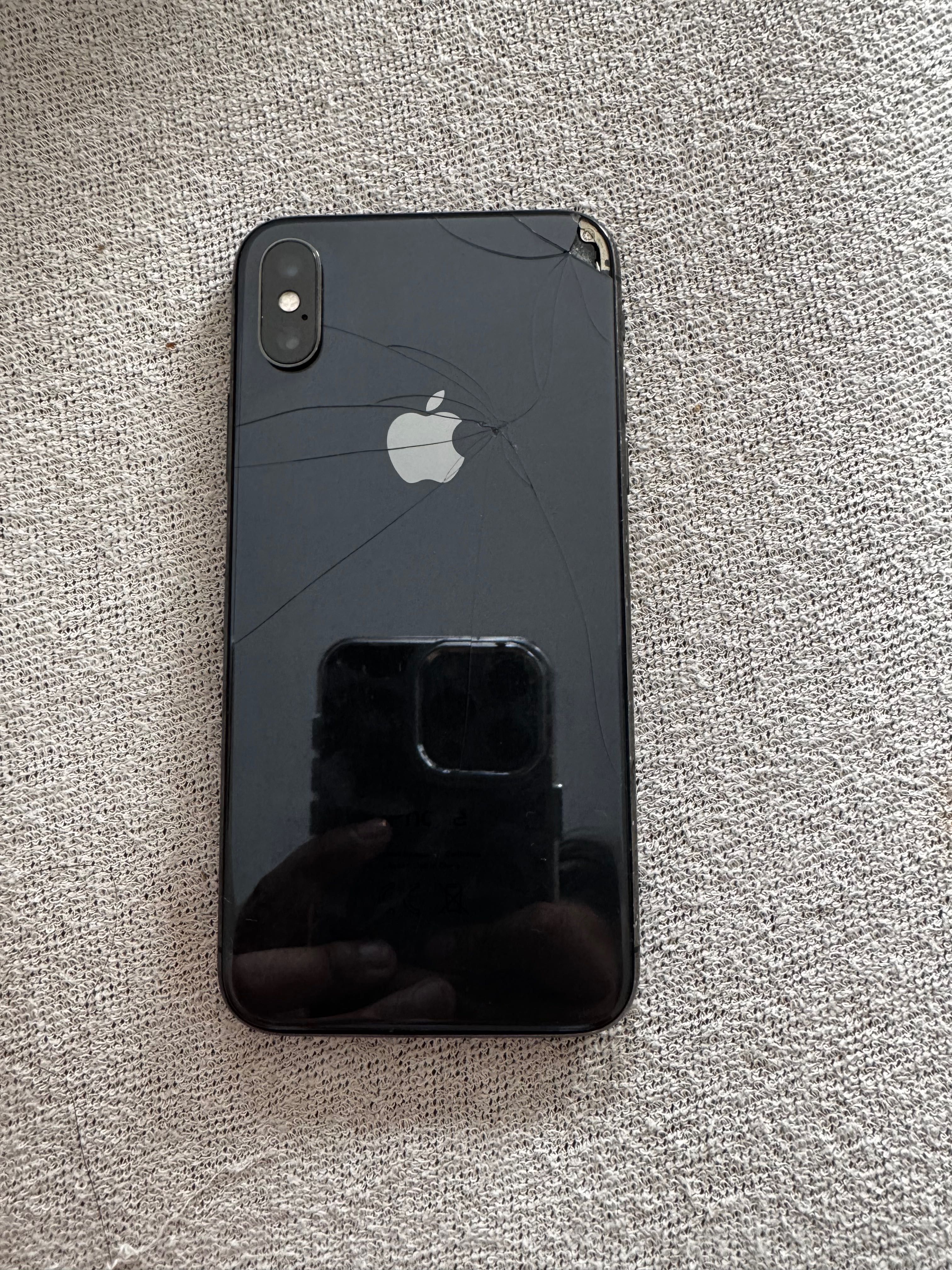 Vând IPhone X baterie 100%