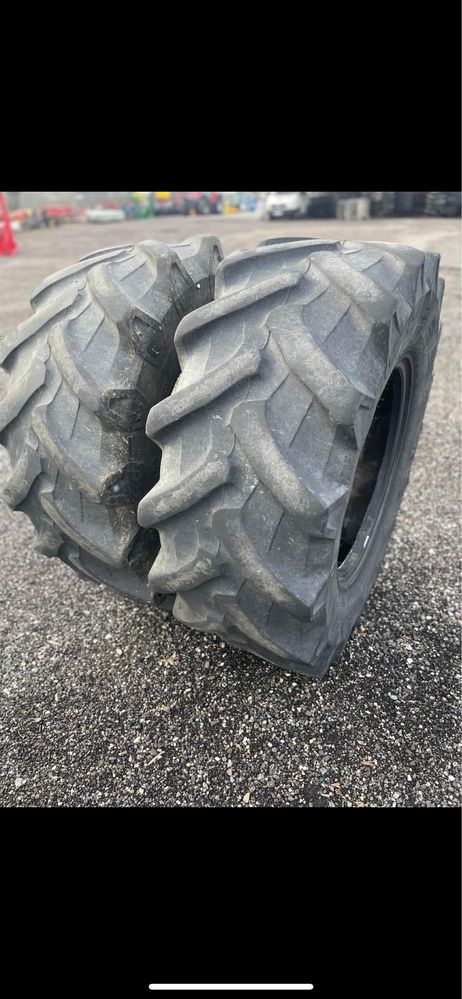 Cauciuc tractor 340/85 R36 (13,6 R36) radial. 11.2 r24-radial pirelli.