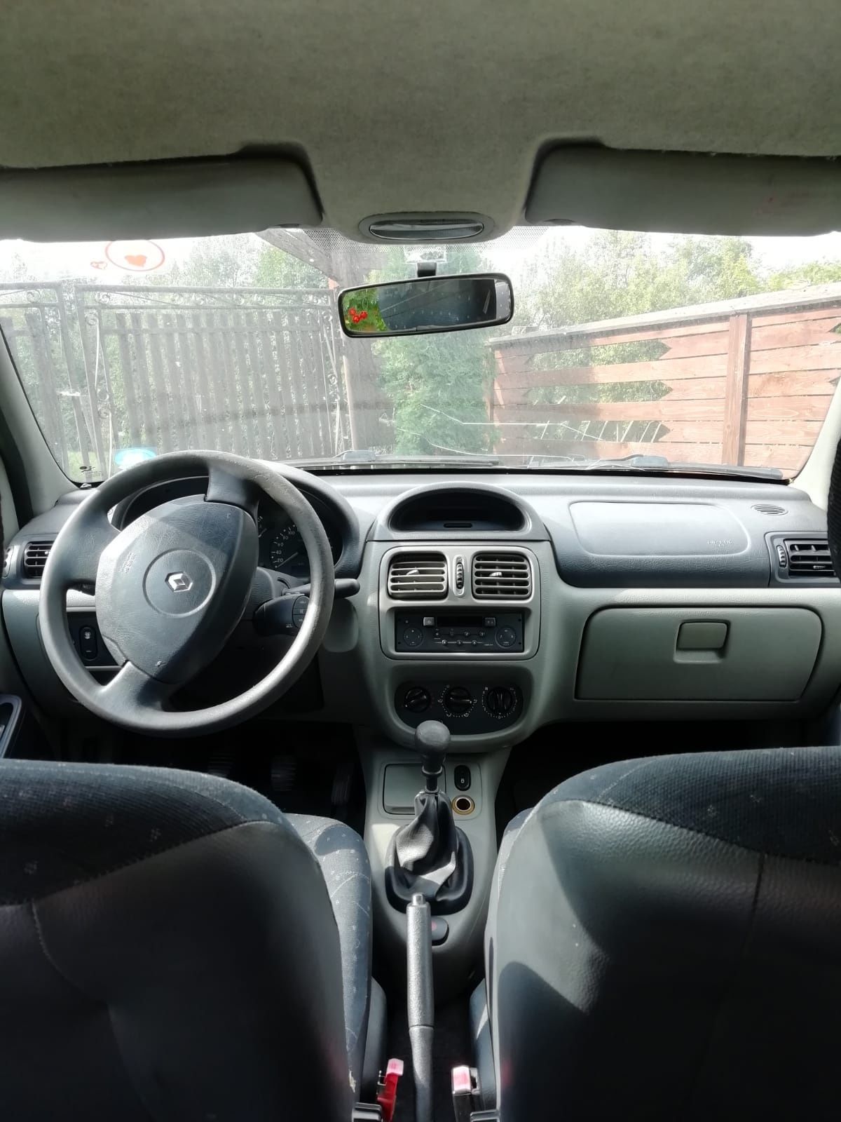 Dezmembrez Renault Clio Simbol 2005