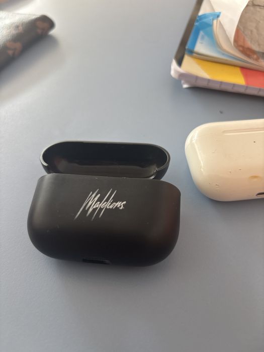 Air pods pro почти нови