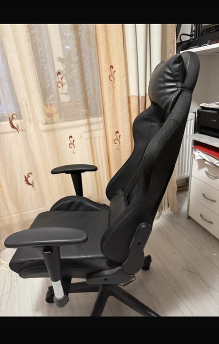 Scaun gaming cu leduri
