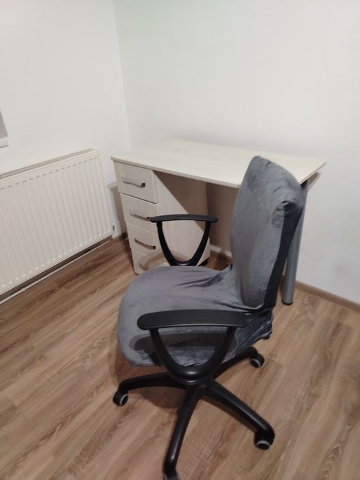 Vând birou cu scaun