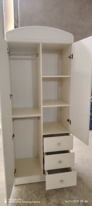 Sotiladi: Yangi bo‘yalgan sifatli shkaf – qaymoq yoki oq-seriy ranglar