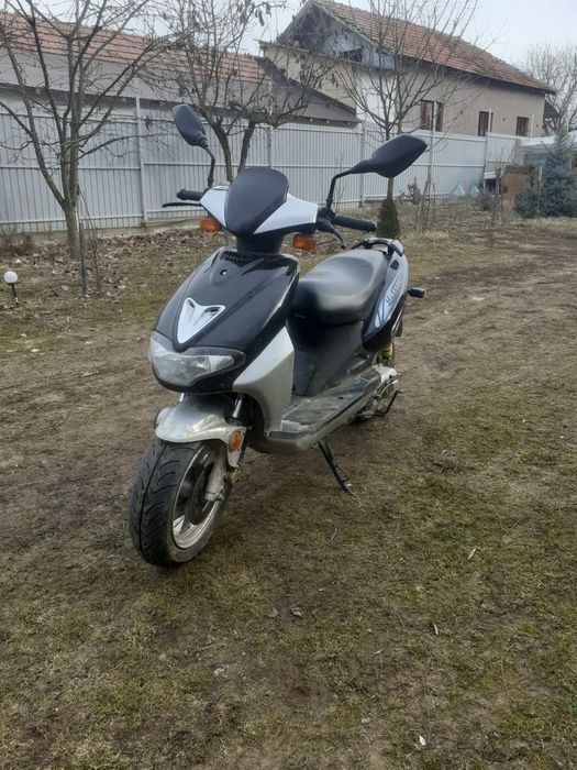 Vând moto scuter CPI 49cc schimb cu animale