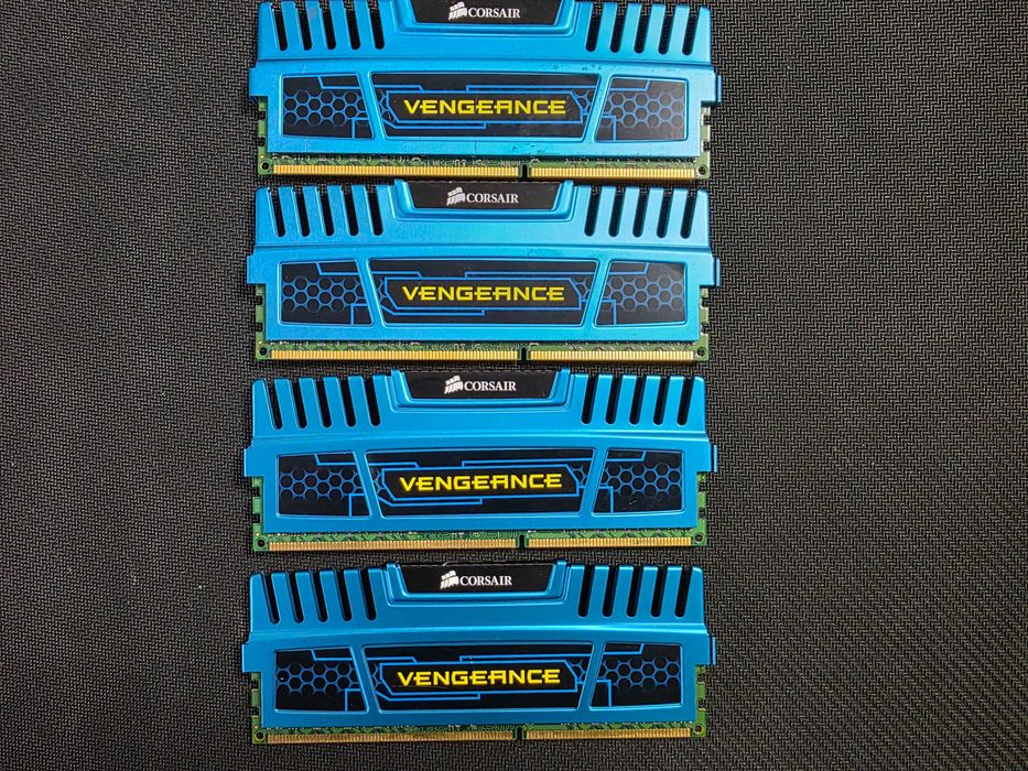 Memorie 16GB DDR3 1600MHz Corsair