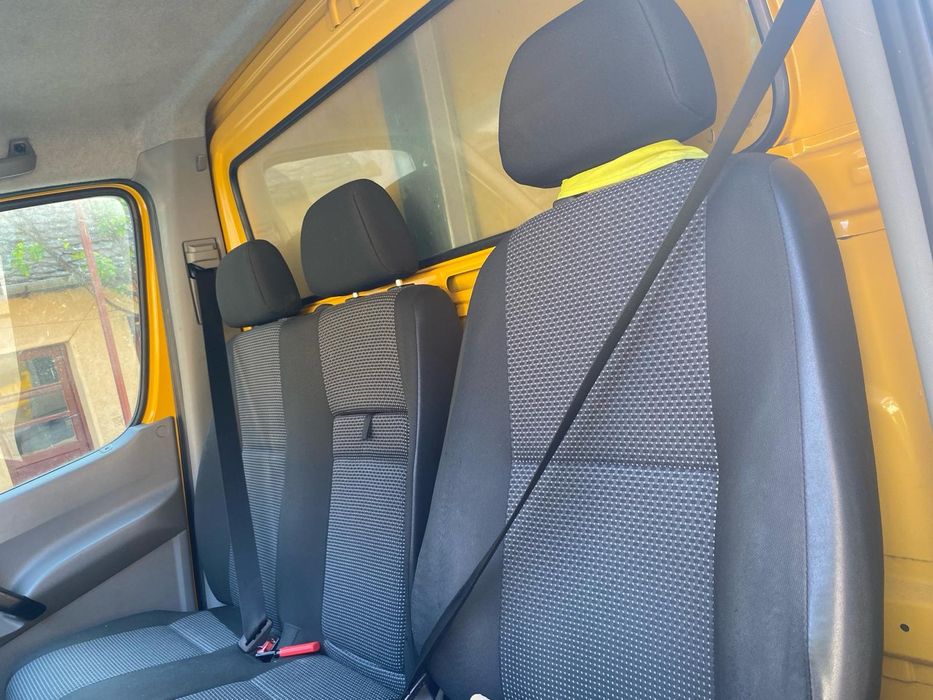 Vând mașina frigorifica meecedes benz.