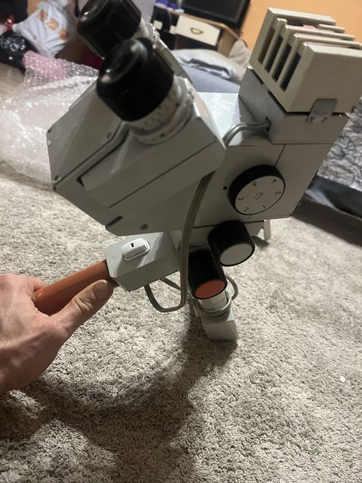 Бинокулярен микроскоп