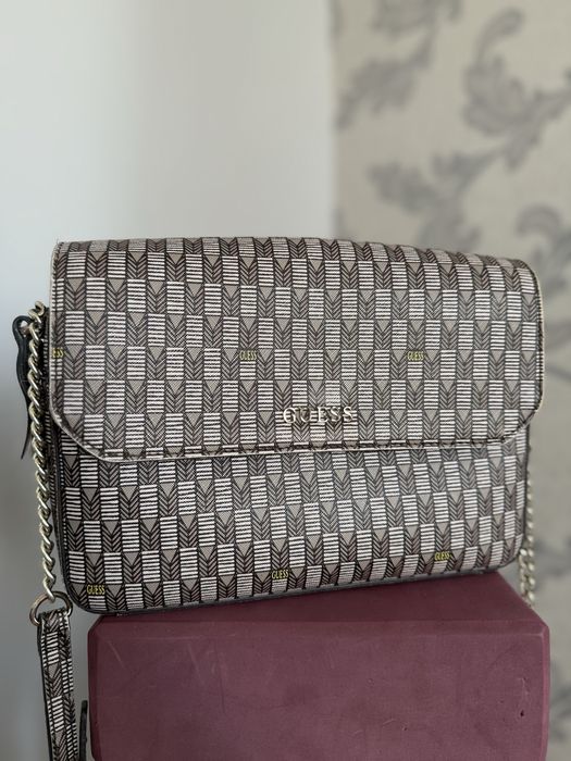 Дамска чанта Guess