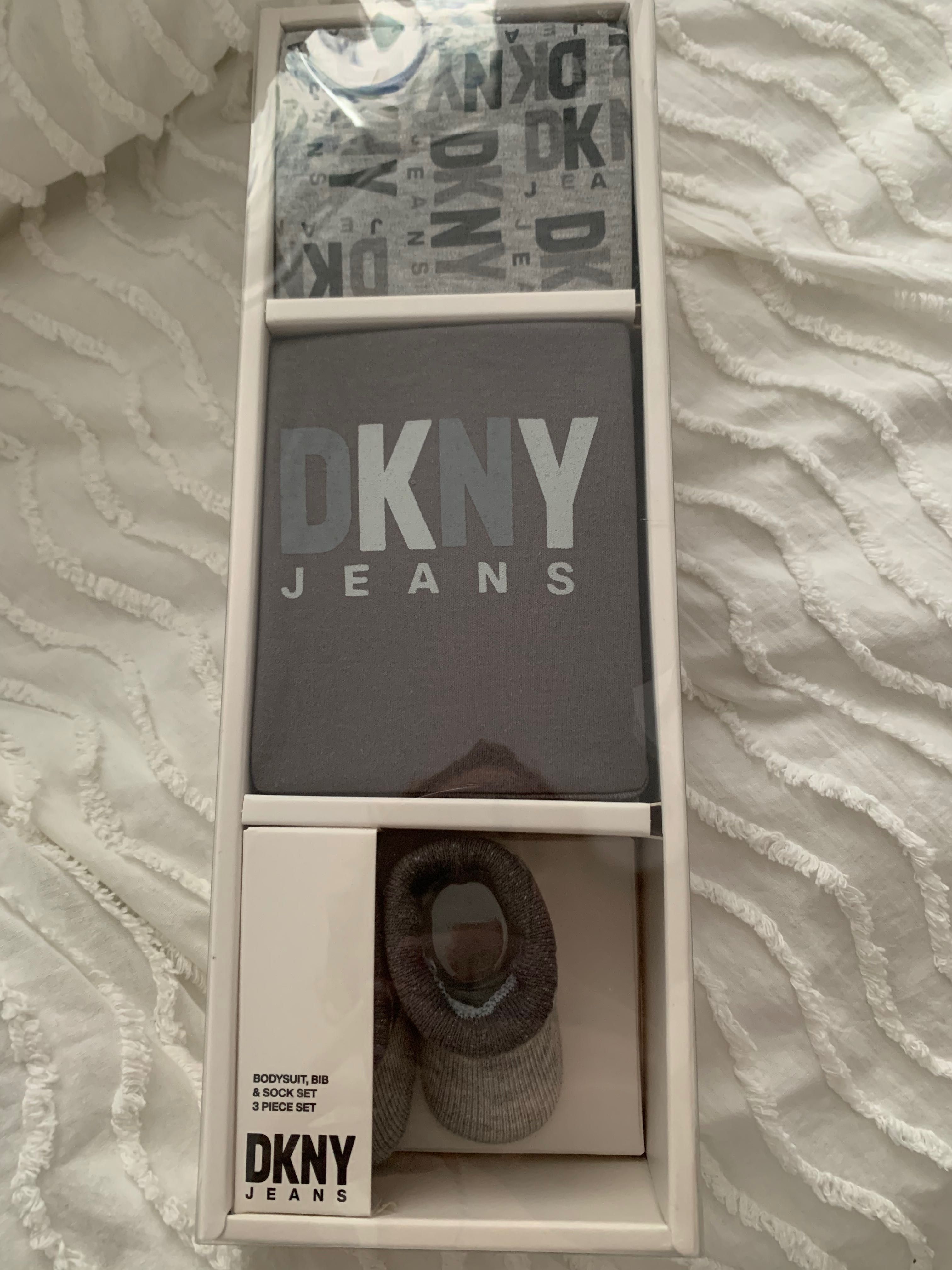 DKNY комплект 0-3м.