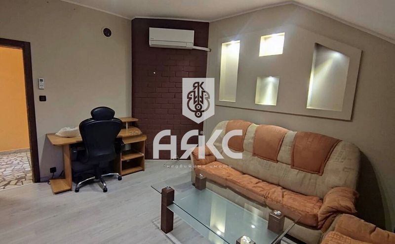 Тристаен обзаведен апартамент  в кв. Изток
