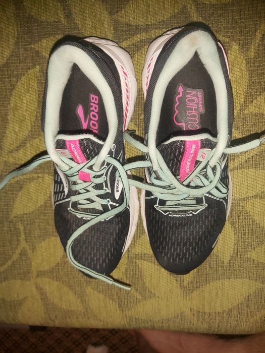 Маратонки Asics, Adidas Duramo 10, Brooks и кецове Converse