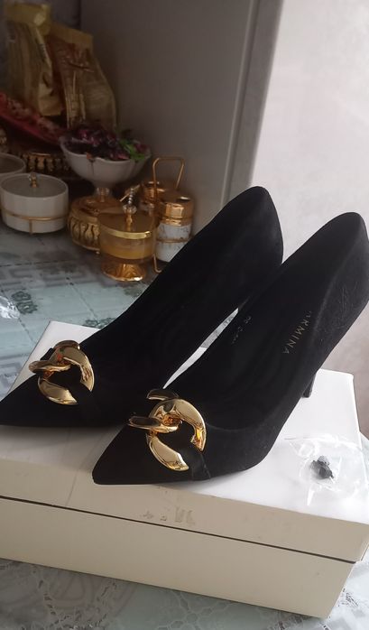 Продаются женские туфли