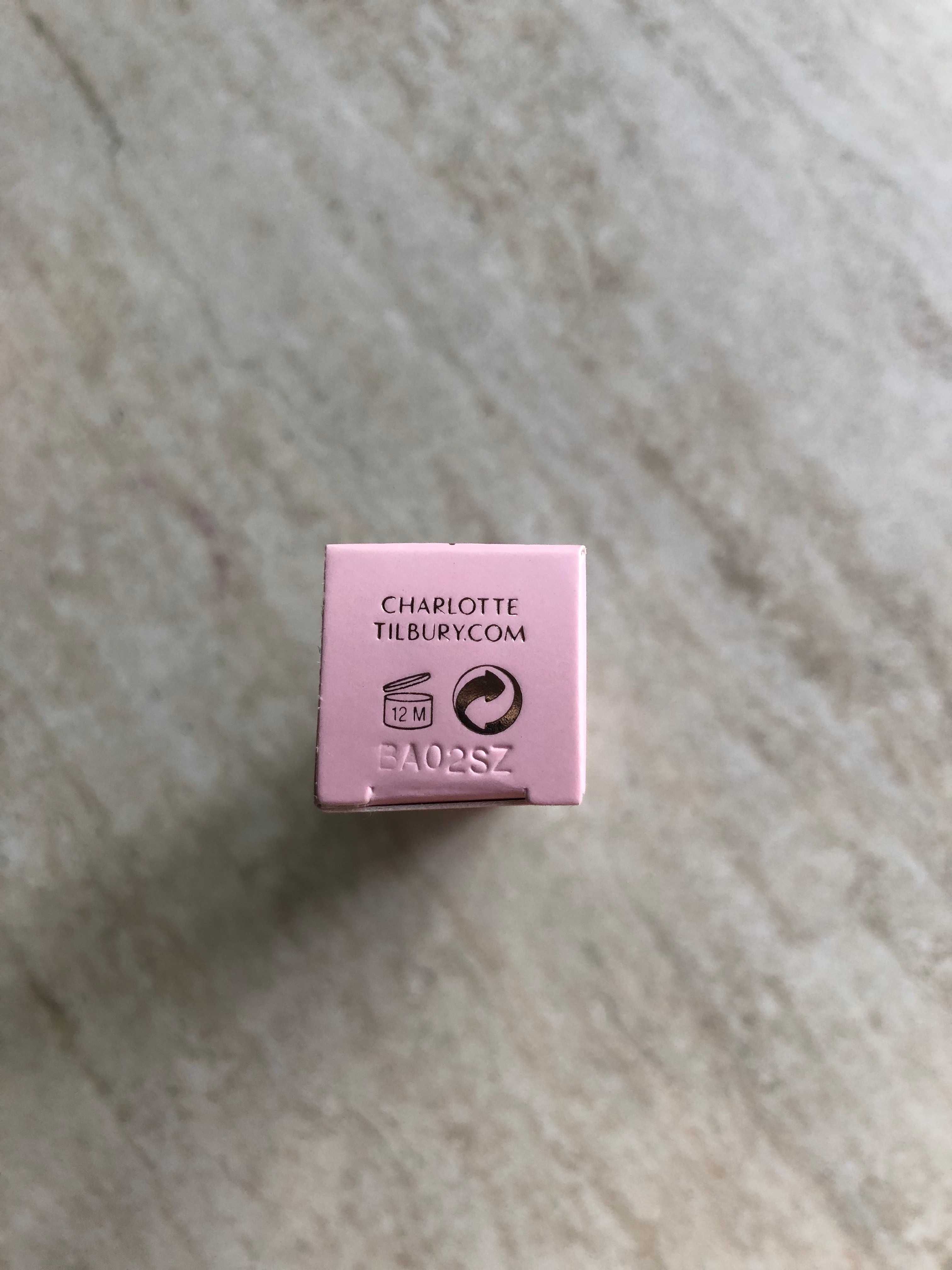 Нов хайлайтър Charlotte Tilbury Beauty Light Wand