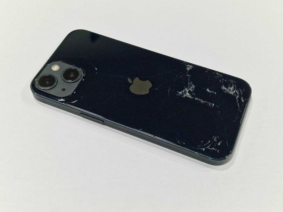 Apple iPhone 13 128GB / 88% / счупен гръб