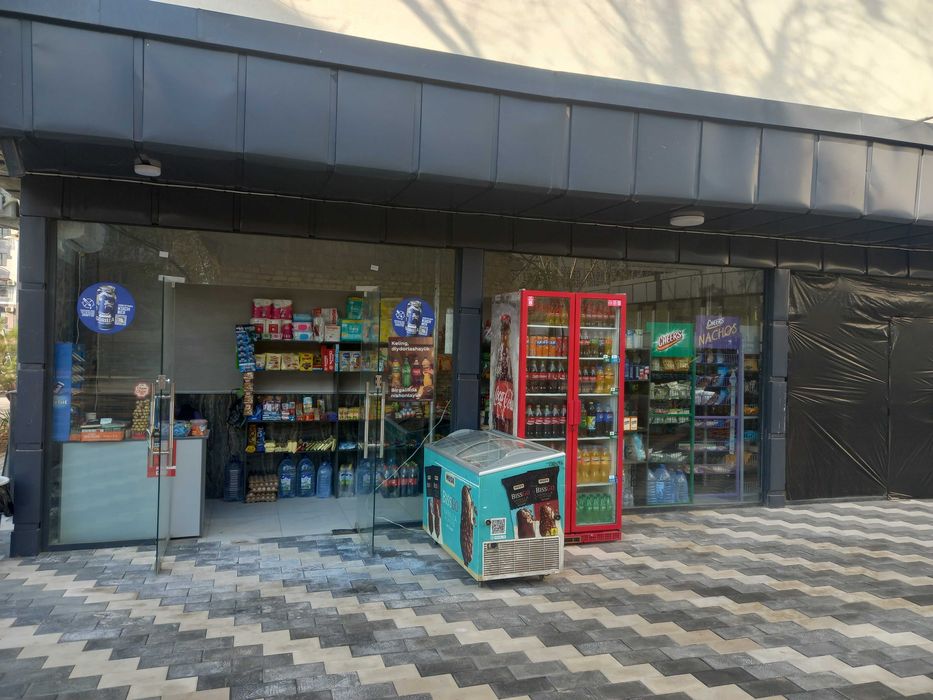 Готовый бизнес продается. Магазин рядом метро Олмос в военном городке.