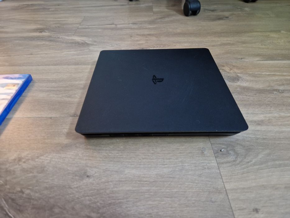 Playstation 4 slim