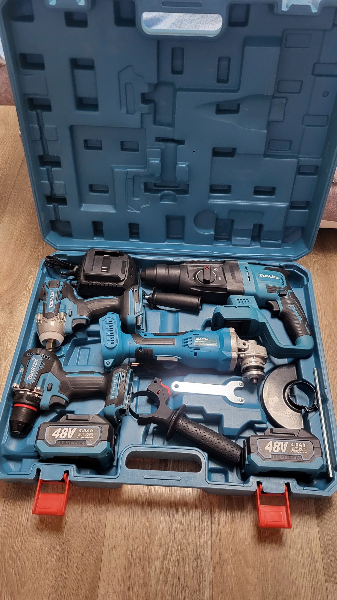 Продам набор инструментов MAKITA 4 В 1.
