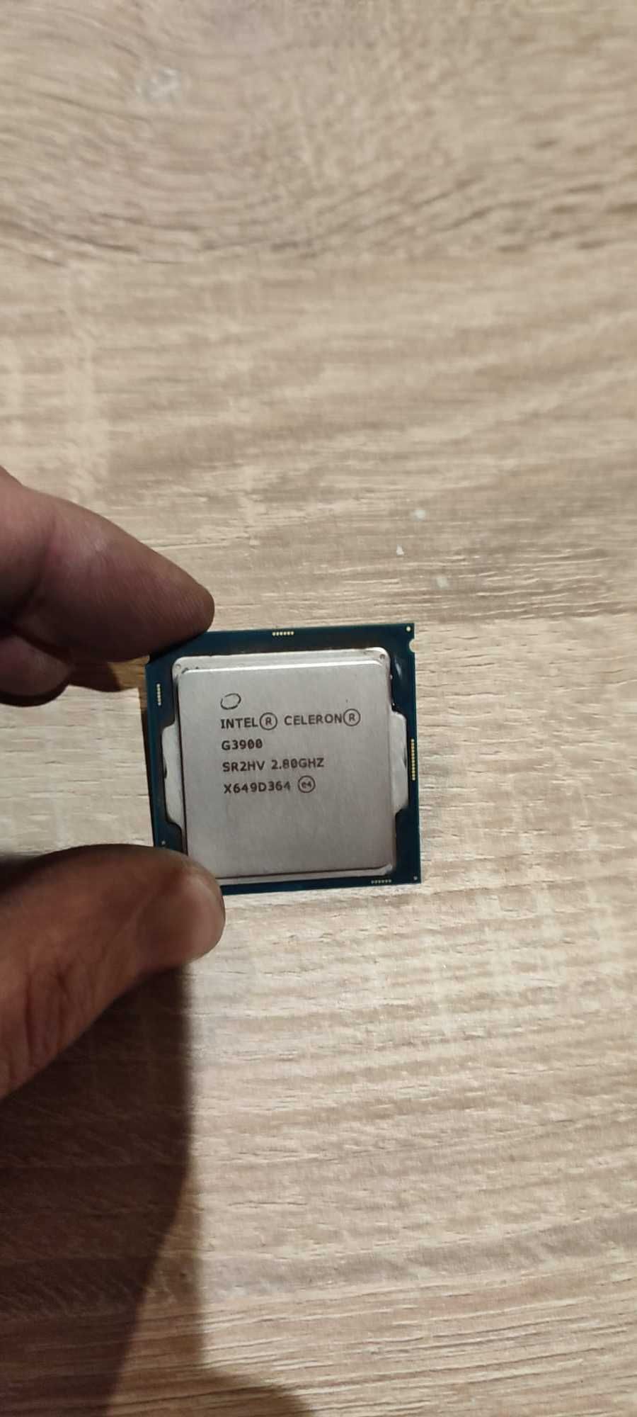 Intel® G3900, 2.8GHz socket 1151 si Intel® G3220, 3GHz, socket 1150