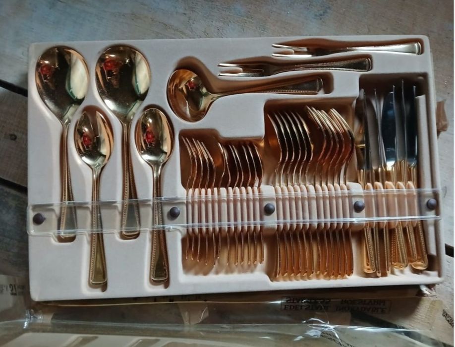 Set tacâmuri aurite