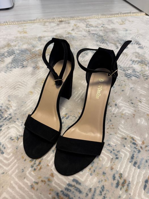 Sandale negre impecabile