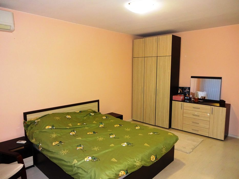 Просторен и функционален апартамент с 2 спални и кухня