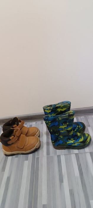 Детски ботуши-2 чифта-20 лева