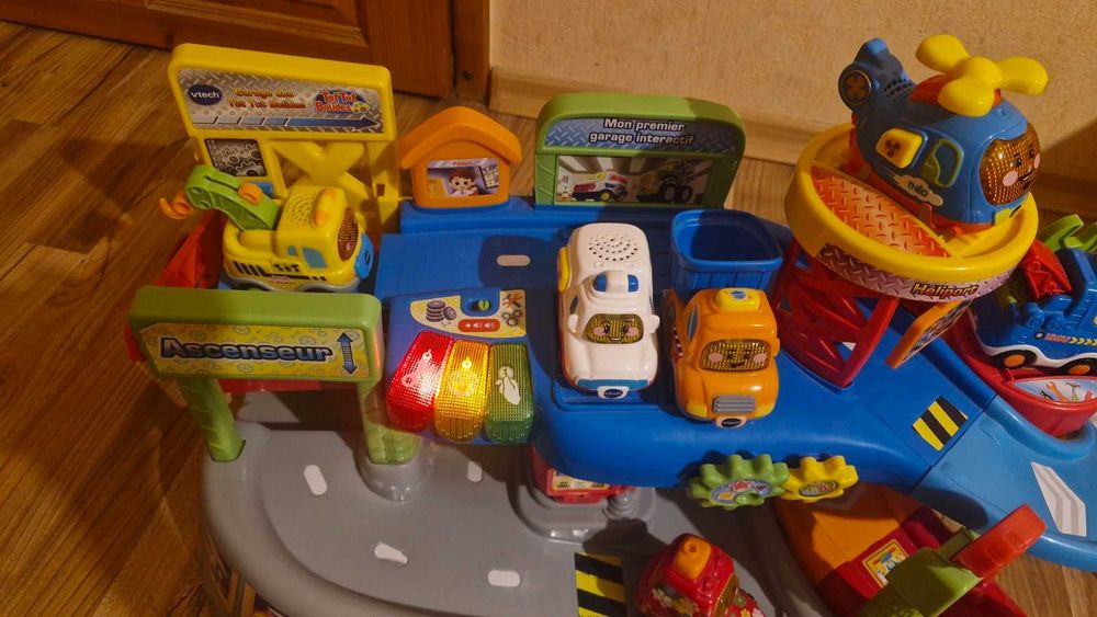 Vitech френски комплект говорещи колички за деца говорещи френски език