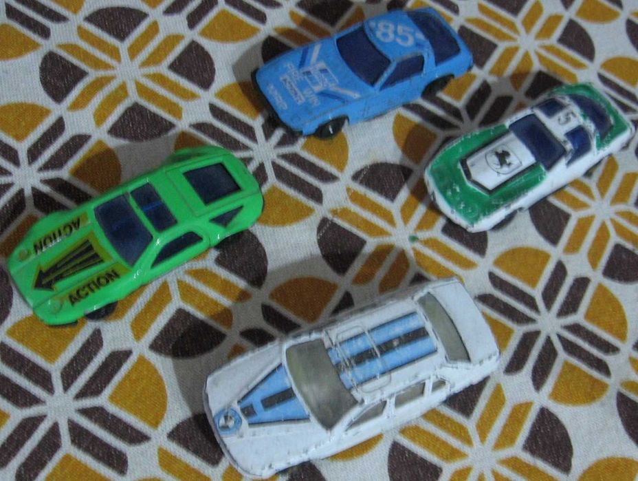 Голям лот, колекция от играчки колички и фигурки и др., колекционерски