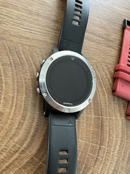 Часовник Garmin Fenix 5