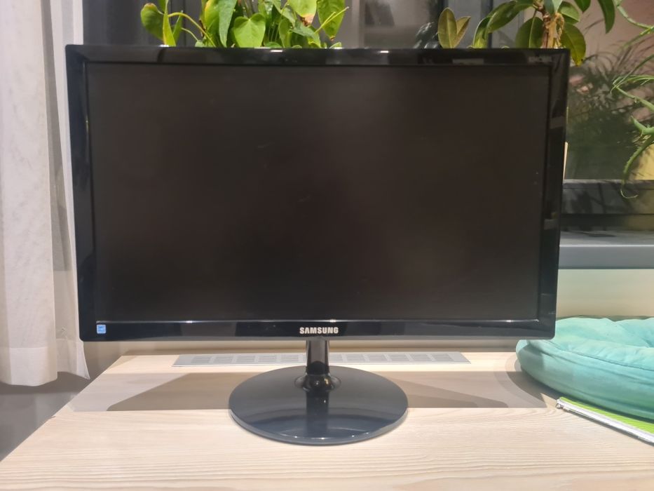 Монитор Samsung LS24C360