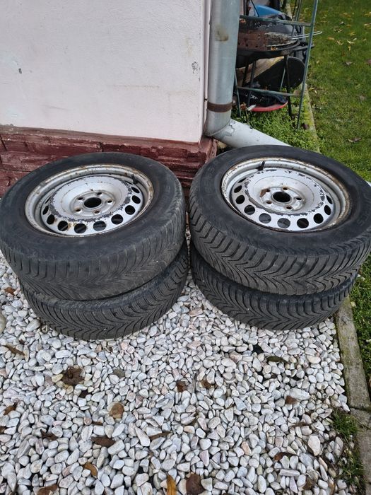 Roți (cauciucuri + jante tablă) de iarnă, 195/65 R15, condiție bună