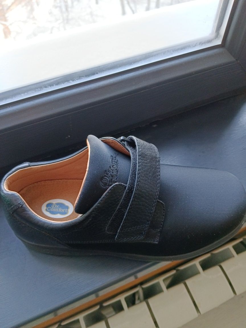 Новые туфли на широкую ногу, 39- 40 размер, Швеция