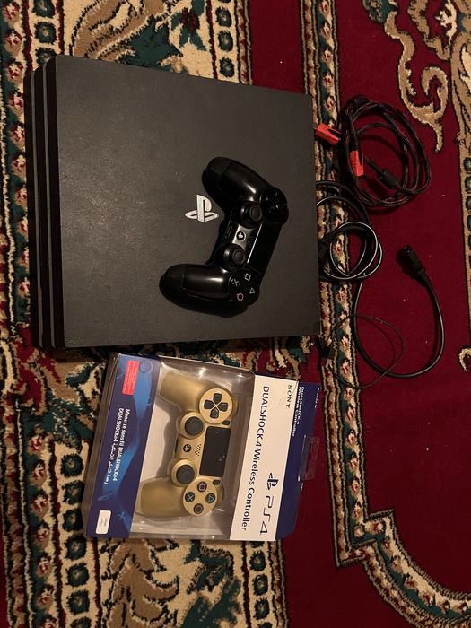 Продам PS4 pro в отличном состоянии