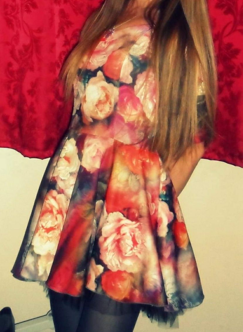 Цветна къса рокля