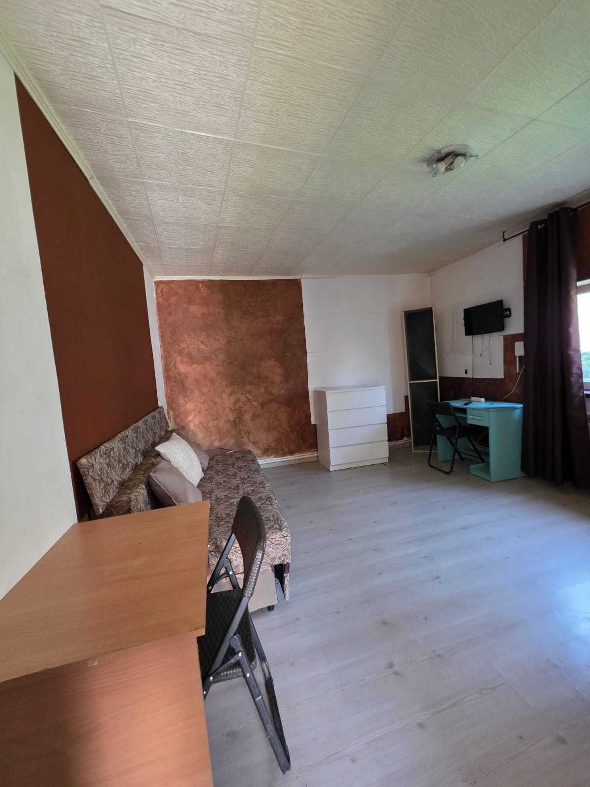 închiriat garsoniera la casa cu gradina.