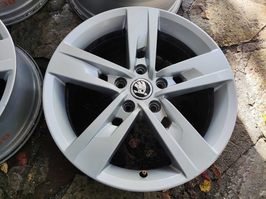 Шкода 17 5x112 оригинални лети джанти 5x112 за Skoda Octavia - 17 цола